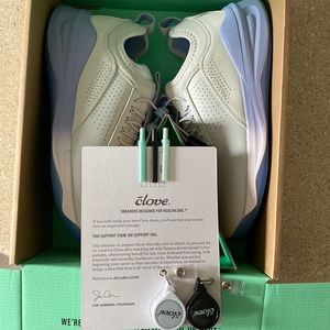NWT AND BOX Clove sneakers in Grey Matter
